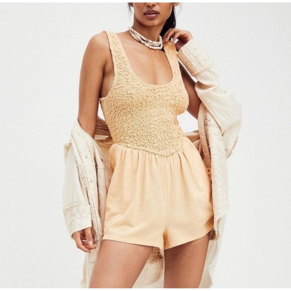 Free People Juliette Romper Peach Smocked Popcorn Texture Sleeveless Small GUC